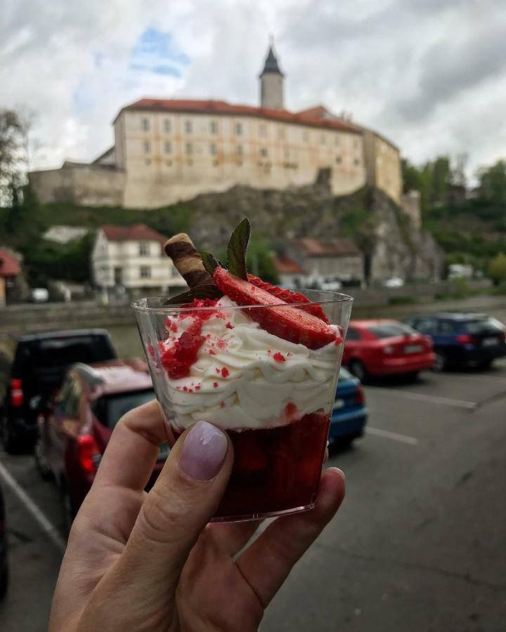 Penzion A Restaurace U Reky Ledeč nad Sázavou Eksteriør bilde