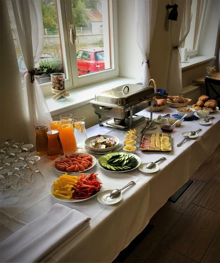 Penzion A Restaurace U Reky Ledeč nad Sázavou Eksteriør bilde
