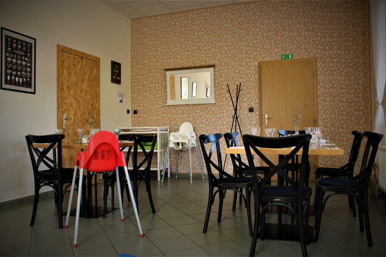 Penzion A Restaurace U Reky Ledeč nad Sázavou Eksteriør bilde